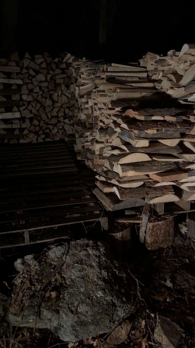 D&D Landscaping seasoned firewood cords